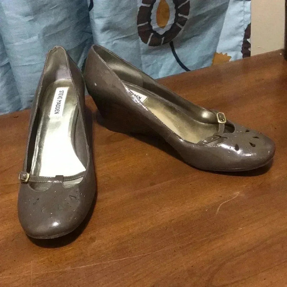 Steve Madden brown patent low wedges - Picture 3 of 6